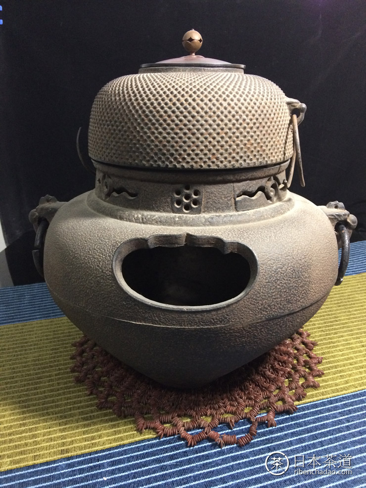 鬼面风炉霰纹茶釜套装，带原配垫-风炉茶釜套组-日本茶道-主营日本铁壶 