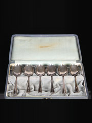 生驹制 纯银 精美调羹 六件套，每把20克左右，带原装盒