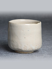 日本茶碗 陶瓷 日本白釉桶形茶碗，传统日本手工胎质，硬度高
