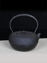 日本铁壶 保寿堂 疑似砂铁 南部盛刚 经典细霰纹 老铁壶 把略松 实用性高