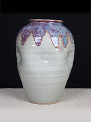 日本花瓶 厚重实在 钧瓷色自然流水水滴状 两凹是自然做出来的 方便拿稳 老瓷花瓶