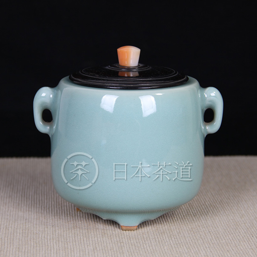 日本香炉 青瓷香炉双象耳 紫檀盖南红钮 高端香炉 做盖罐也不错 青瓷烧制肥润 湖水蓝发色