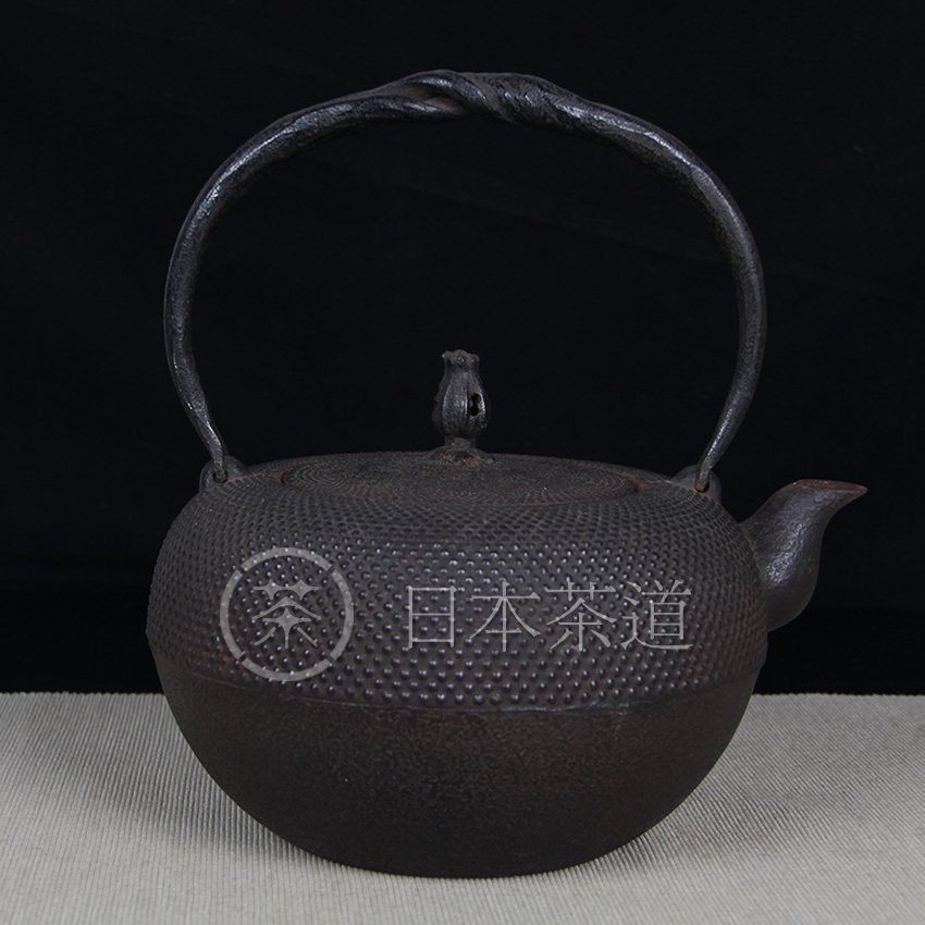 日本铁壶 日本南部老铁壶 薰山款细霰纹丸型老铁壶