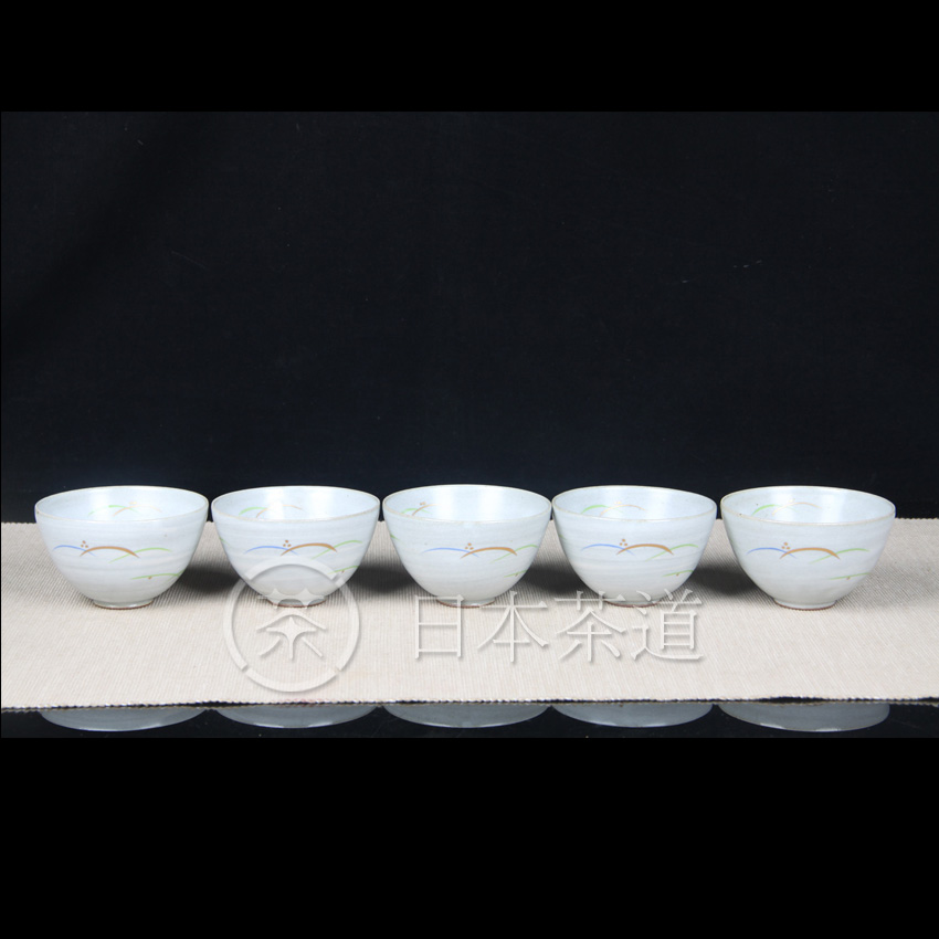 日本陶瓷 日本灰釉描金海浪纹品茶杯五客 釉水肥润，绘制海浪纹，简单不简约，带原装供箱