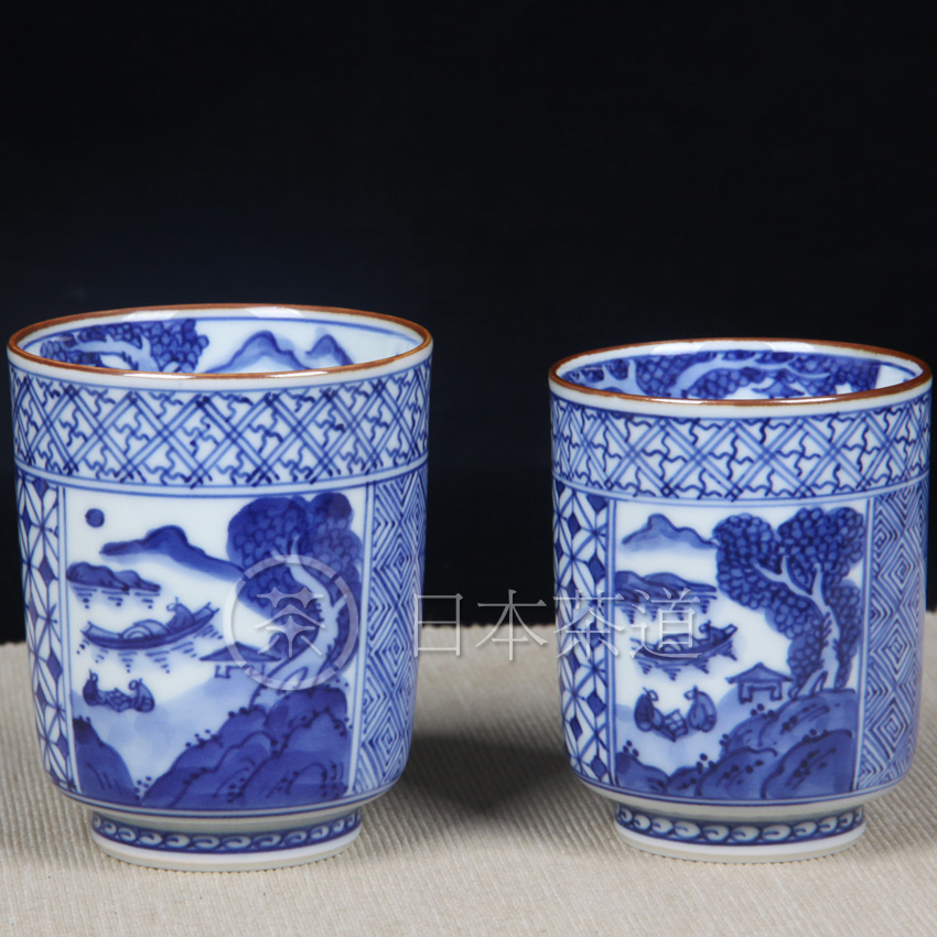 日本茶杯组 青花开窗山水图案纹直筒夫妻杯对杯组，青花发色靓丽，釉水肥润，直筒杯型，平安岩华作，画工精细，带原装供箱