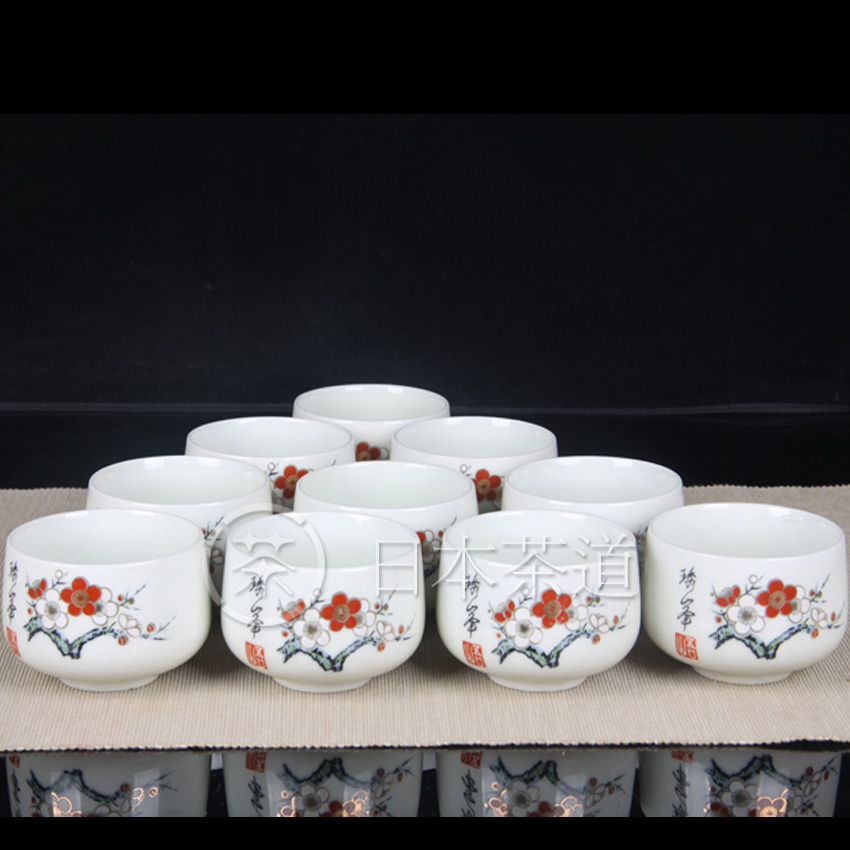 日本茶杯组 日本白釉红梅品茶杯十客 直筒杯器形，釉水肥润，画工精细，性价比高