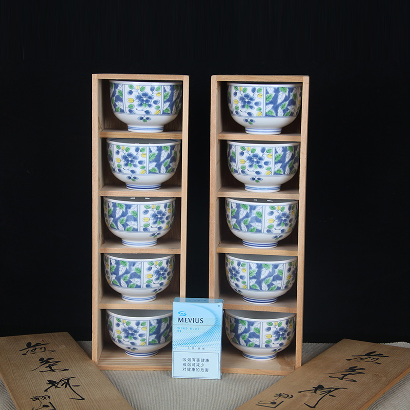 日本茶杯组 日本彩绘花卉纹品茶杯五客 翔山作，绘制花卉纹，蓝绿发色，沉稳，釉水肥润