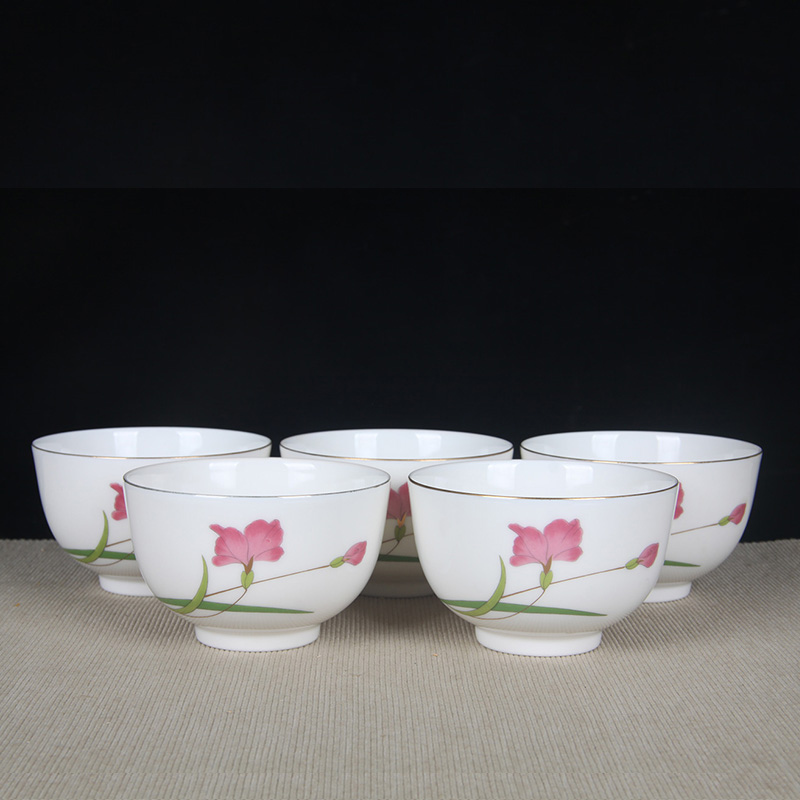 日本茶杯组 日本彩绘兰花纹品茶杯五客 翔山款，画工精细，高档釉料，颜色亮丽，釉水肥润