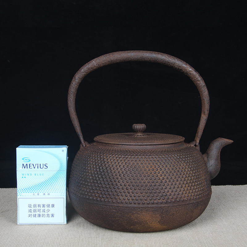 日本铁壶 日本南部老铁壶 日本古文堂细霰纹老铁壶，年份久