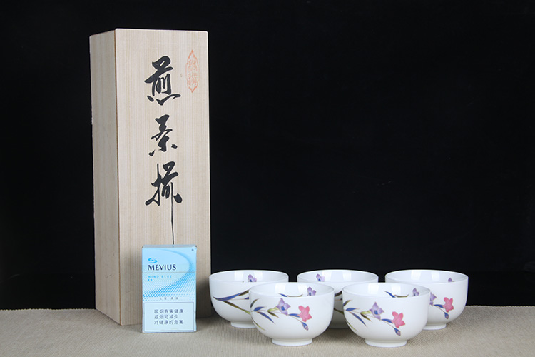 日本茶杯组日本吾山窑粉彩兰花纹品茶杯五客日本粉彩工艺，描金工艺，釉 