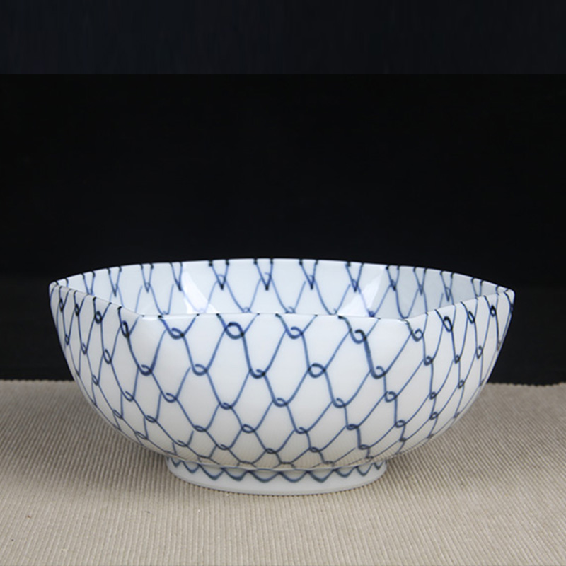 日本茶器 日本青花交叉纹六边形果子盘 绘制交叉纹，精细画工，釉水肥润，十分雅致的一只果盘
