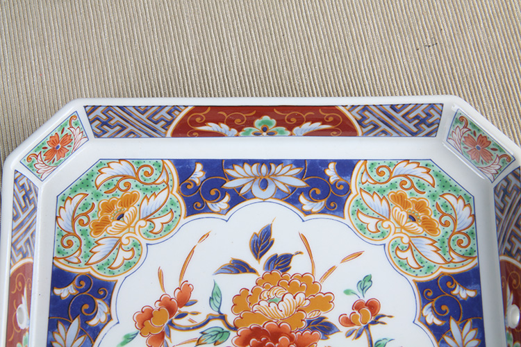 日本茶器日本粉彩花卉纹四方盘日本粉彩工艺，绘制花卉纹，描金工艺 