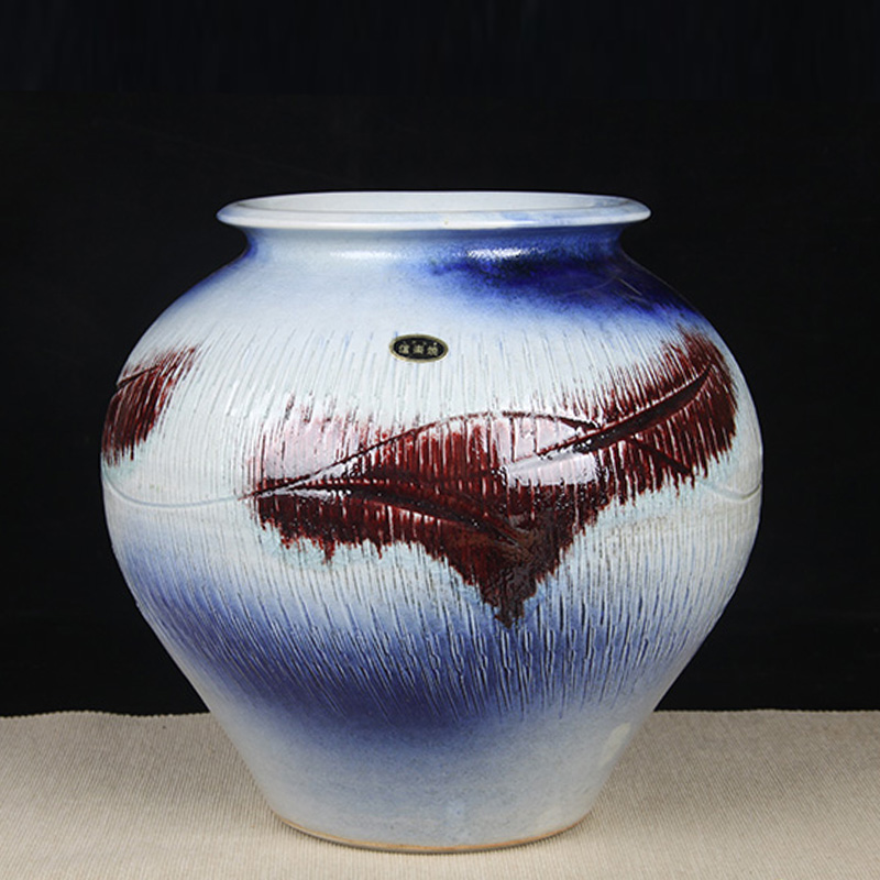 日本花器 日本信乐烧蓝釉红彩刀刻纹大花瓶 釉水肥润，带细小开片，三彩作