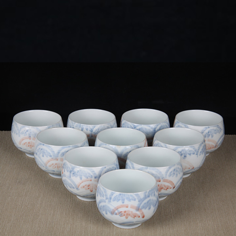 日本茶杯组 日本品茶杯圆口杯十杯组 日本青花绘制图案纹，器型设计手感十足，釉水也十分肥润，喜华作，带原装供箱。