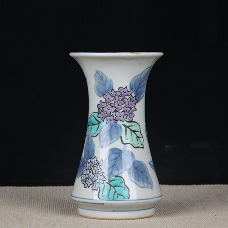 日本花器 日本花卉纹小花觚 日本绘制花卉纹，釉上加釉下工艺，有作者落款，釉水极为肥润。