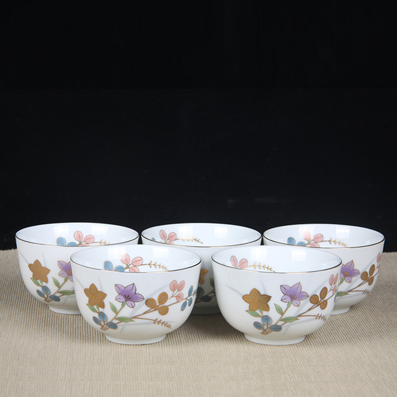 日本茶杯组 日本五彩花卉品茶杯五客 日本五彩花卉工艺，颜色亮丽，釉水肥润，雅东窑作，带原装供箱。