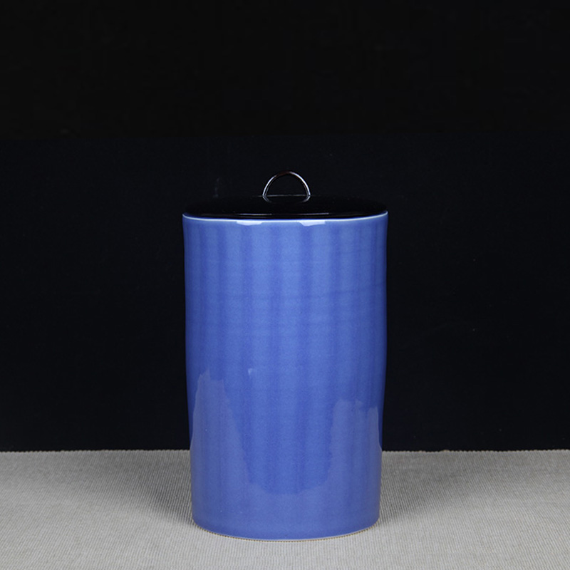 日本陶瓷 日本蓝釉波浪纹直筒型水指 日本蓝釉工艺，釉水极为肥润，蓝色发色正，波浪纹直筒器形