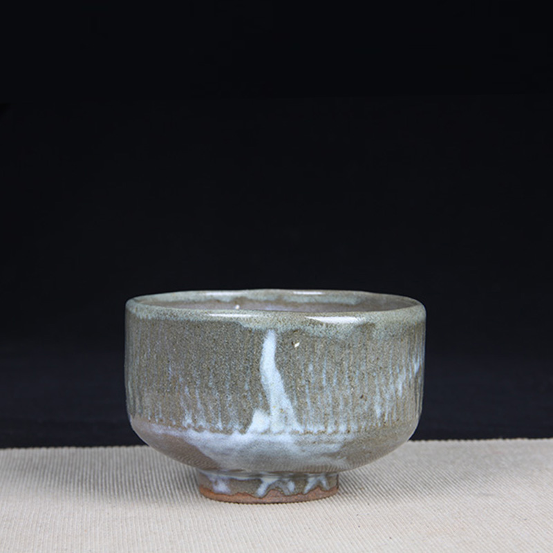 日本抹茶碗 日本传统直筒型灰釉抹茶碗 日本灰釉工艺，釉水肥润，细腻开片，古朴大方