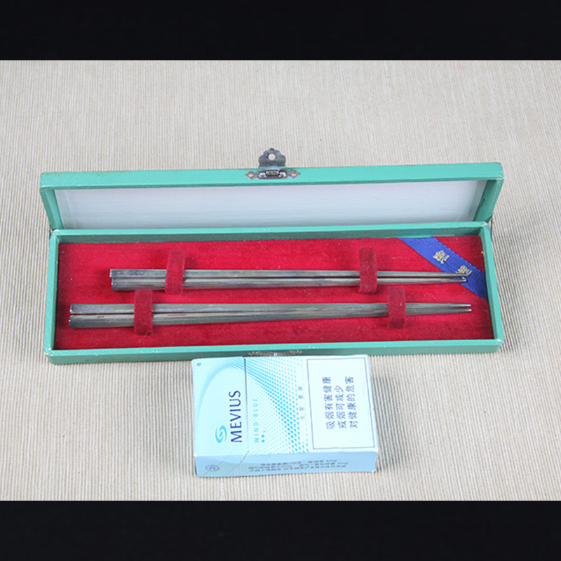 日本茶器 日本银制夫妻筷子一对 日本银制工艺，夫妻筷，一大一小，带原装供箱