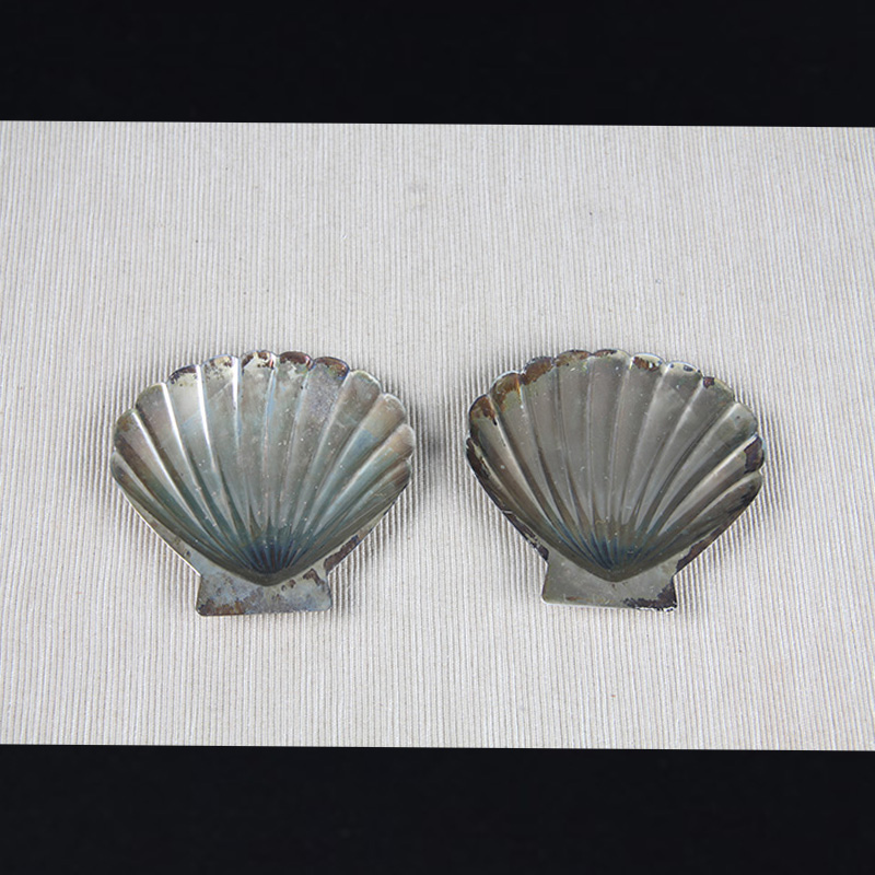 日本茶器 日本尚美堂银制贝壳型杯皿两客 日本尚美堂出品，银制，制作贝壳型，工艺精细，作香盘也十分合适