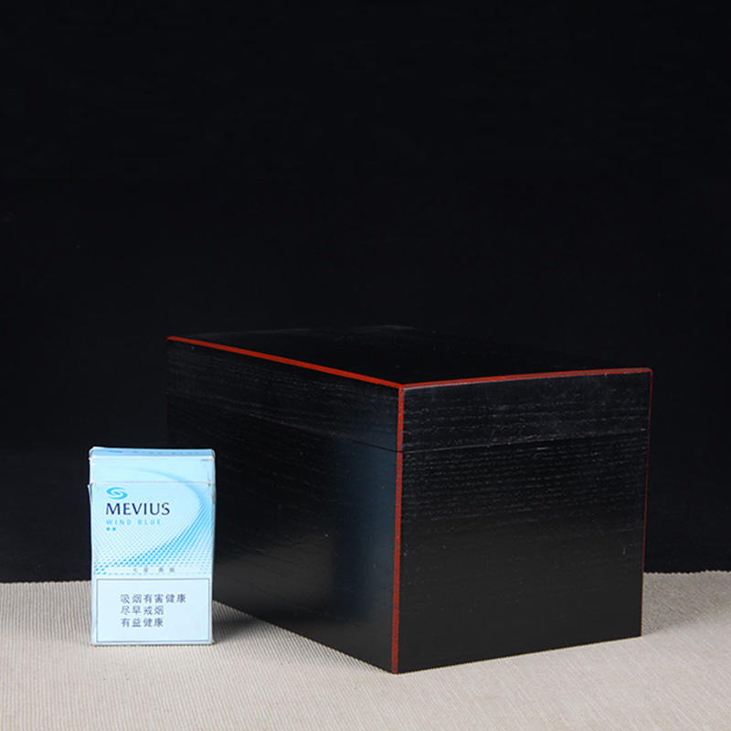 日本漆器 日本黑漆四方形漆器盒 日本漆器工艺，黑漆为底，朱漆修饰边角，工艺精细