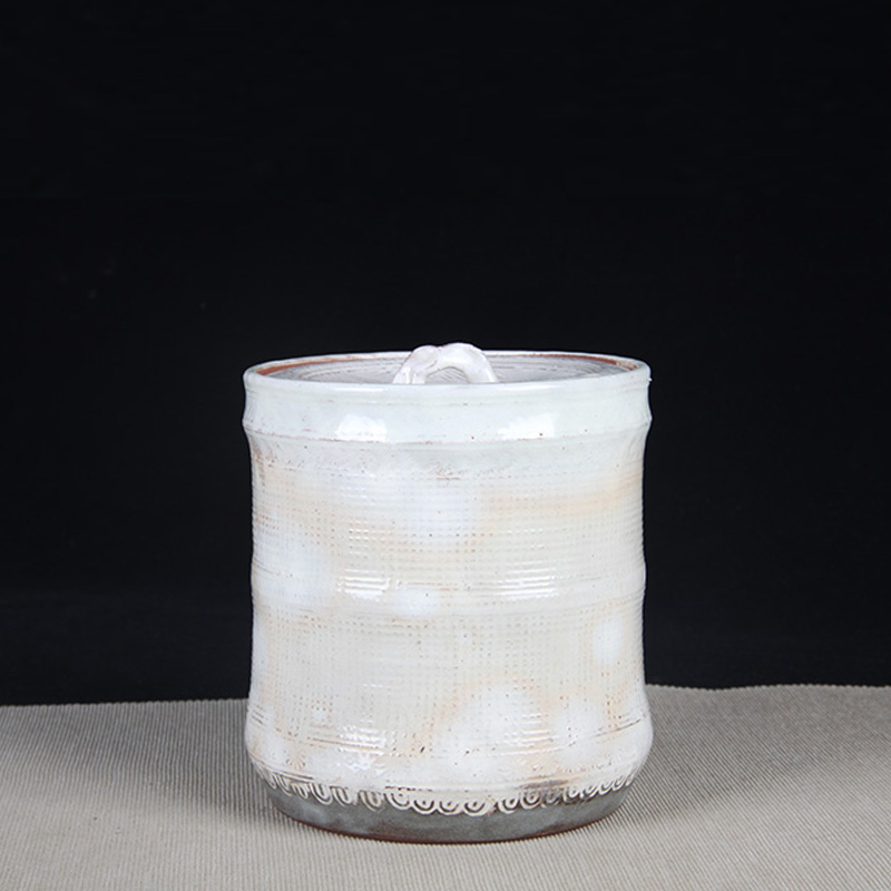 日本陶瓷 日本白釉直筒型大水指 日本白釉工艺，布纹，边角纹饰修饰，内灰釉，釉水肥润