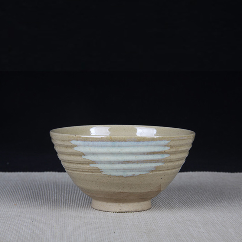 日本抹茶碗 日本螺旋纹斗笠型抹茶碗 釉水肥润，细腻开片，有使用痕迹