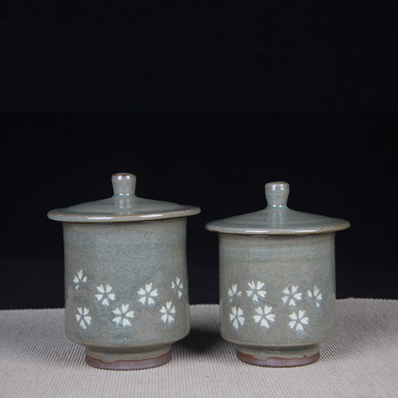日本茶杯组 日本灰釉花卉纹盖杯组夫妻盖杯 日本灰釉工艺，釉水肥润，细腻开片