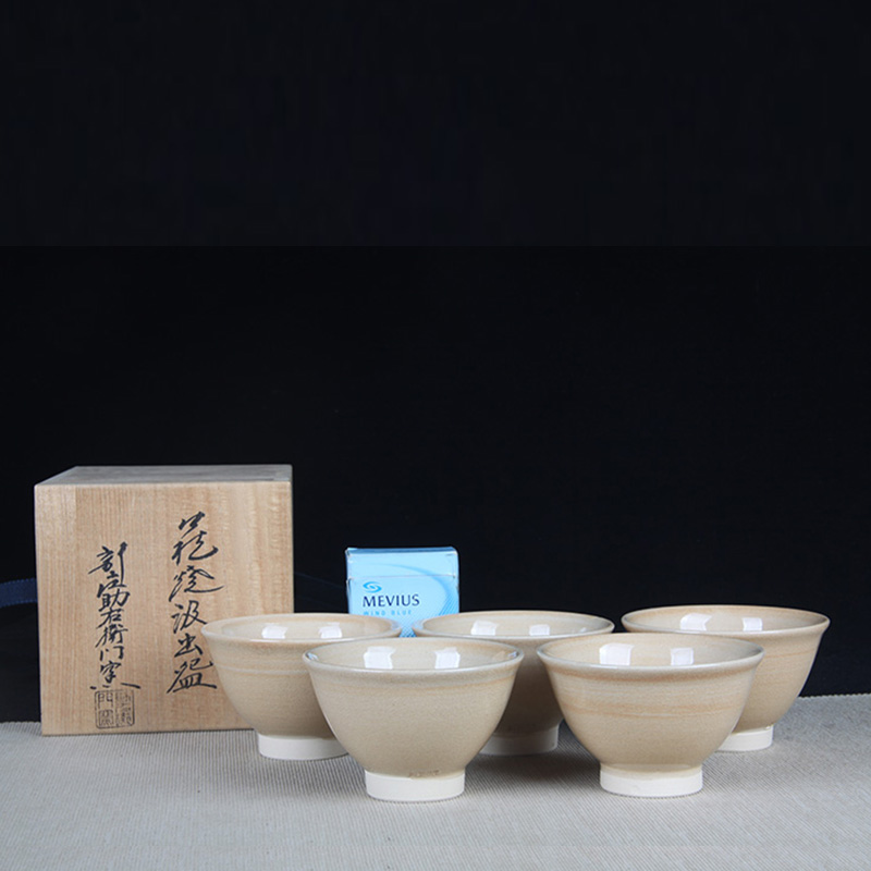 日本茶杯组 日本萩烧品茶杯五客 传统高脚杯器型，萩烧工艺，釉水肥润，细腻开片，带原装供箱
