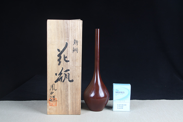 日本花器日本高冈铜器山本凤山造铸铜鹤首瓶斑紫铜工艺，线条极为流畅