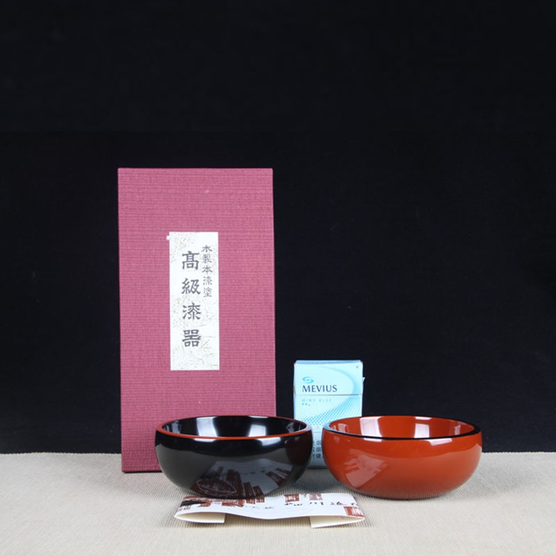 日本漆器 日本轮岛涂木胎漆器大碗两客 日本轮岛涂漆器工艺，制作大碗，器型大气，一个朱漆一个黑漆，勾边修饰