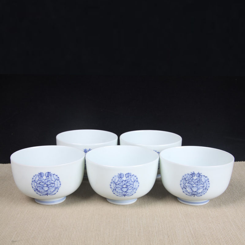 日本茶杯组 日本青花白描花卉纹碗杯五客 日本青花工艺，釉水极为肥润，白描花卉纹，明代风格
