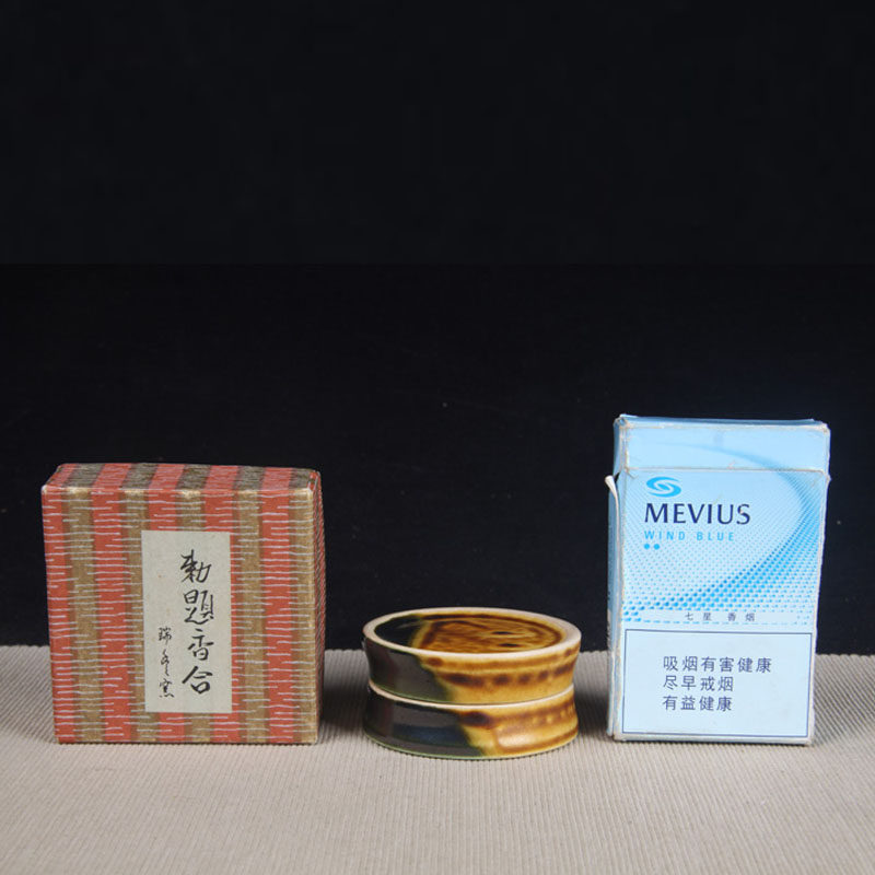 日本陶瓷 日本黄绿釉唐草纹香盒