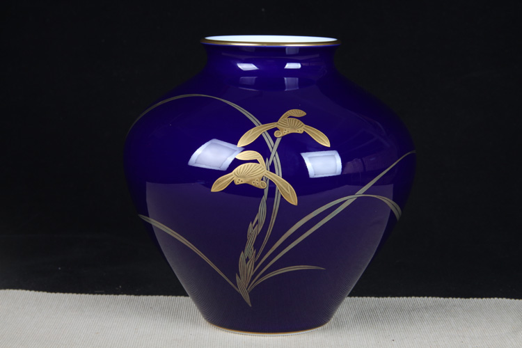 日本花器日本香兰社蓝底描金兰花纹大肚花瓶日本香兰社出品，精工兰花纹 