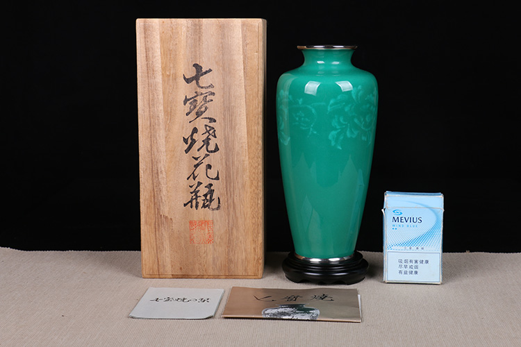 日本花器日本七宝烧绿底暗花橄榄形花瓶日本七宝烧工艺，绿底，几乎全新