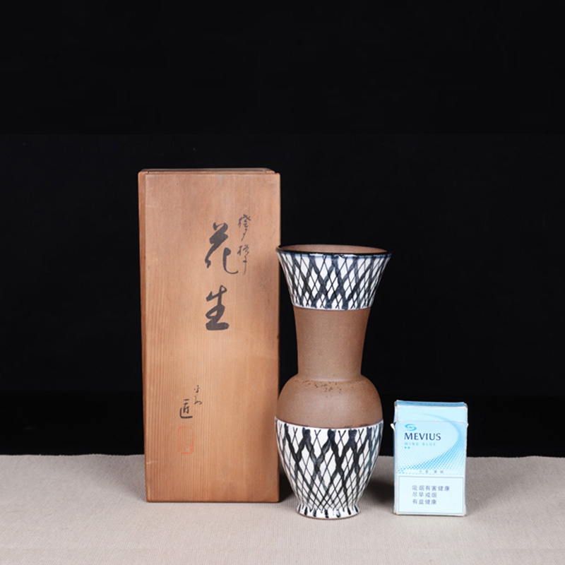 日本花器 日本黑白釉交叉纹大肚长颈瓶 半釉工艺，露铁胎