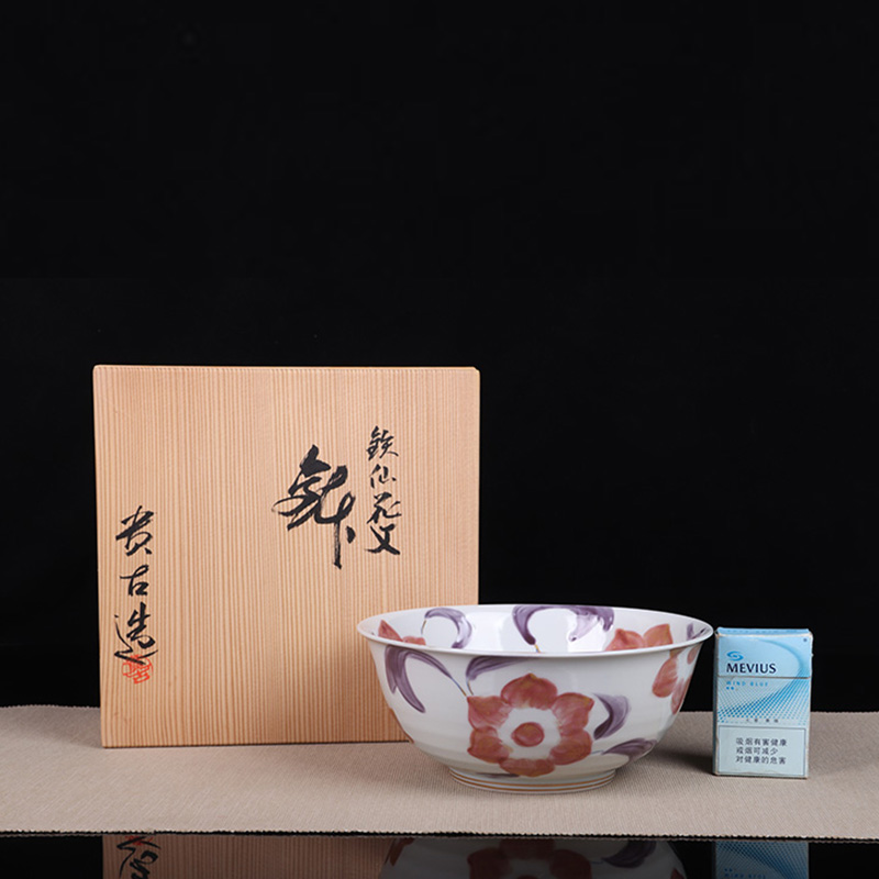 日本陶瓷 日本花卉纹大钵型碗 日本五彩花卉纹，绘制简单大气，钵型碗，尺寸较大，器型好，釉水极为肥润，十分难得