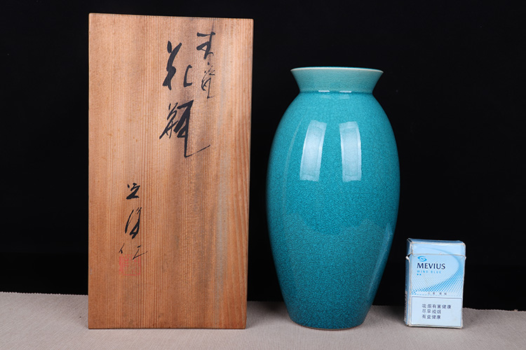 日本花器日本孔雀蓝釉橄榄形瓷花瓶日本孔雀蓝釉，釉水颜色烧制漂亮 