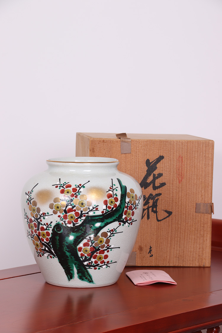 日本花器日本九谷烧梅花纹大肚花瓶花入日本九谷烧工艺，绘制梅花纹，发 