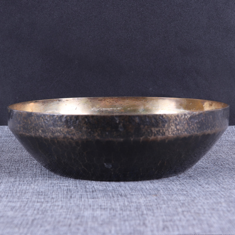 日本果子盘 日本银仕上内镀银铜胎果子盘 一张铜皮手打而成，满锤目纹，器型漂亮，包浆完美