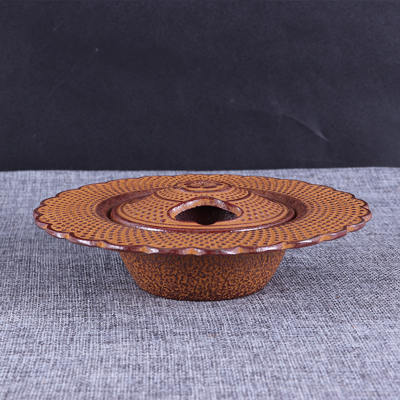 日本香炉 日本南部铁器梅花纹镂空细霰纹铁制香炉，带南部底款
