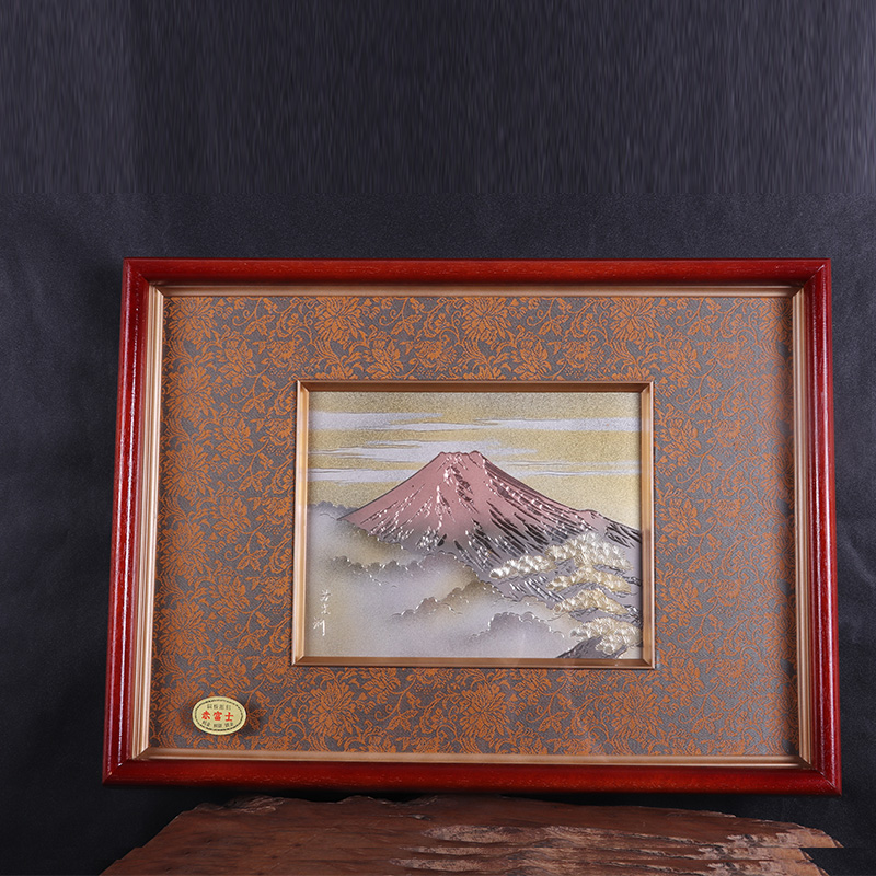 日本茶器 日本铜制铜板雕刻富士山纹铜挂画 日本芳光刻赤富士山松树纹，带原装供箱、证书