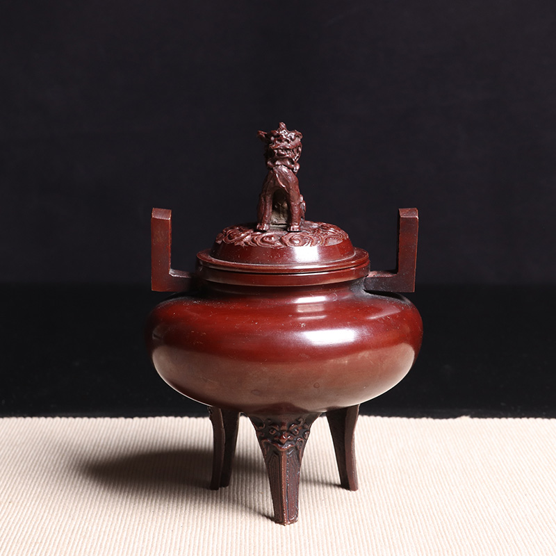 日本香炉 日本赤铜狮子钮三足饕餮纹铜香炉 日本铜香炉，狮子钮盖，三足，精铸饕餮纹，整体工艺精细，白峰底款，性价比高
