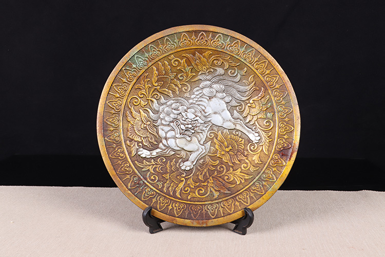 日本茶器日本铁制涂金银唐狮子纹大圆盘日本铁制铸造唐狮子纹，铸造工艺