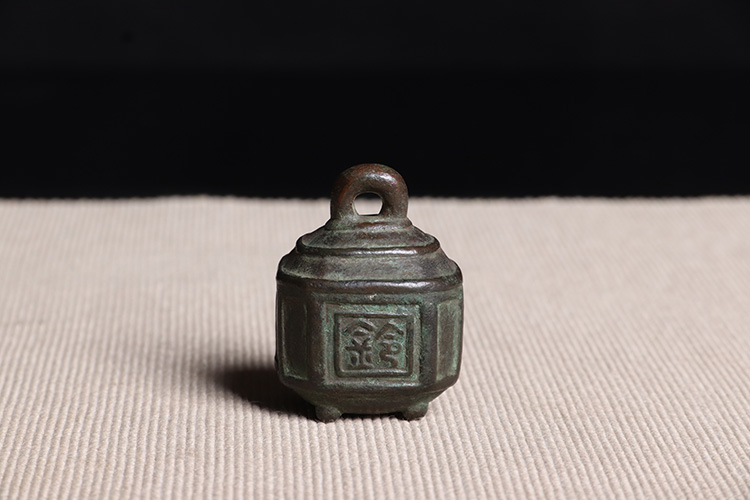 日本茶器日本古铜驿字铜铃日本金工山本安雲作，精工铸造驿字纹 