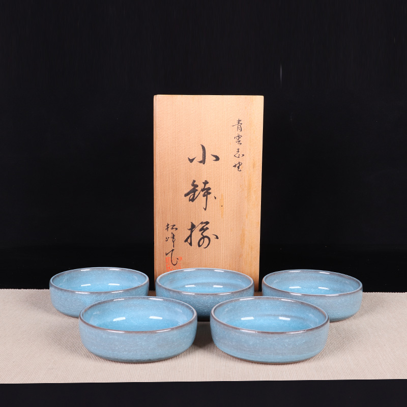 日本茶杯组 日本青瓷开片平口大茶碗五客 日本青瓷开片工艺，玛瑙入釉极为肥润，松峰作，带原装供箱