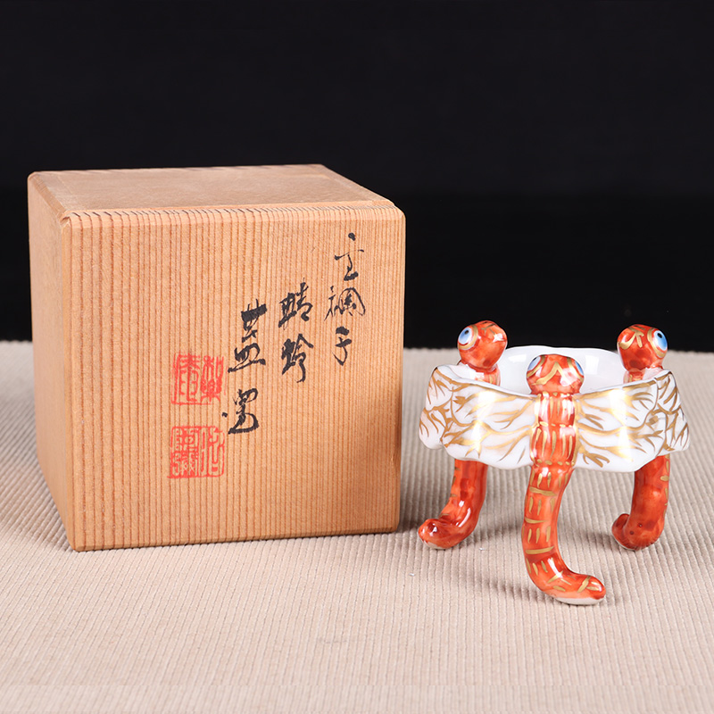 日本盖置 日本陶瓷蜻蜓型盖置 造型别致，带作者款识，带原装供箱