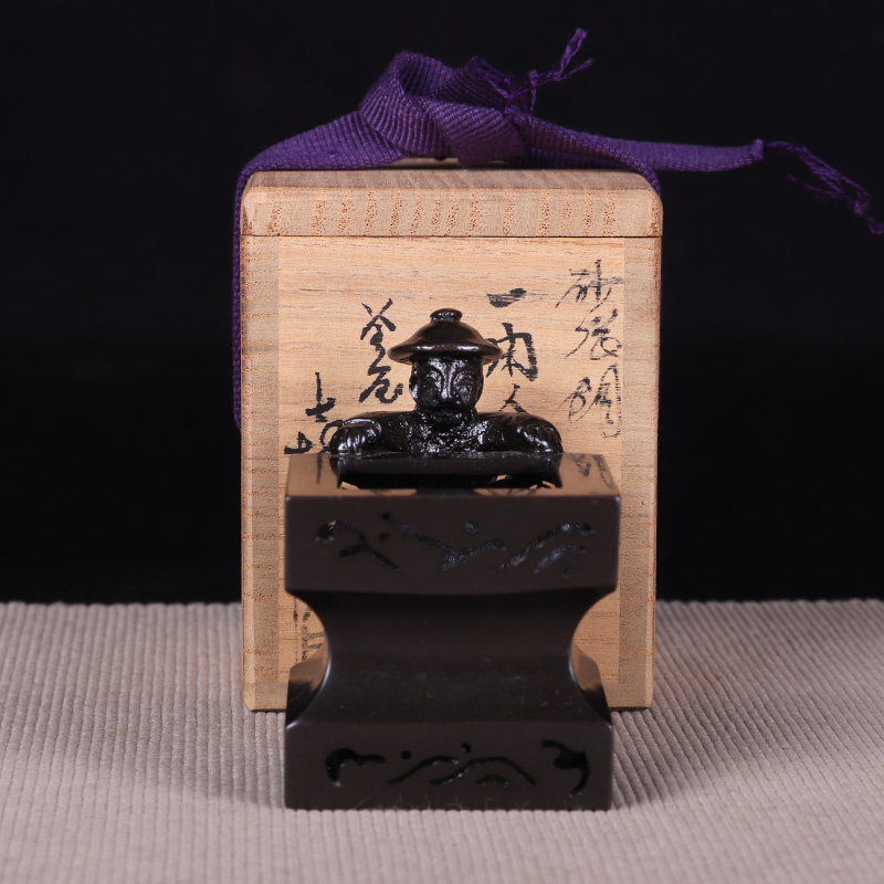 日本盖置 日本砂张铜一闲人盖置 日本金工盖置，带原装供箱。